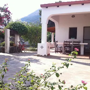 Casa vacanze By The Vulcano - 70mq Large Garden And Patio Vulcano (Isola)
